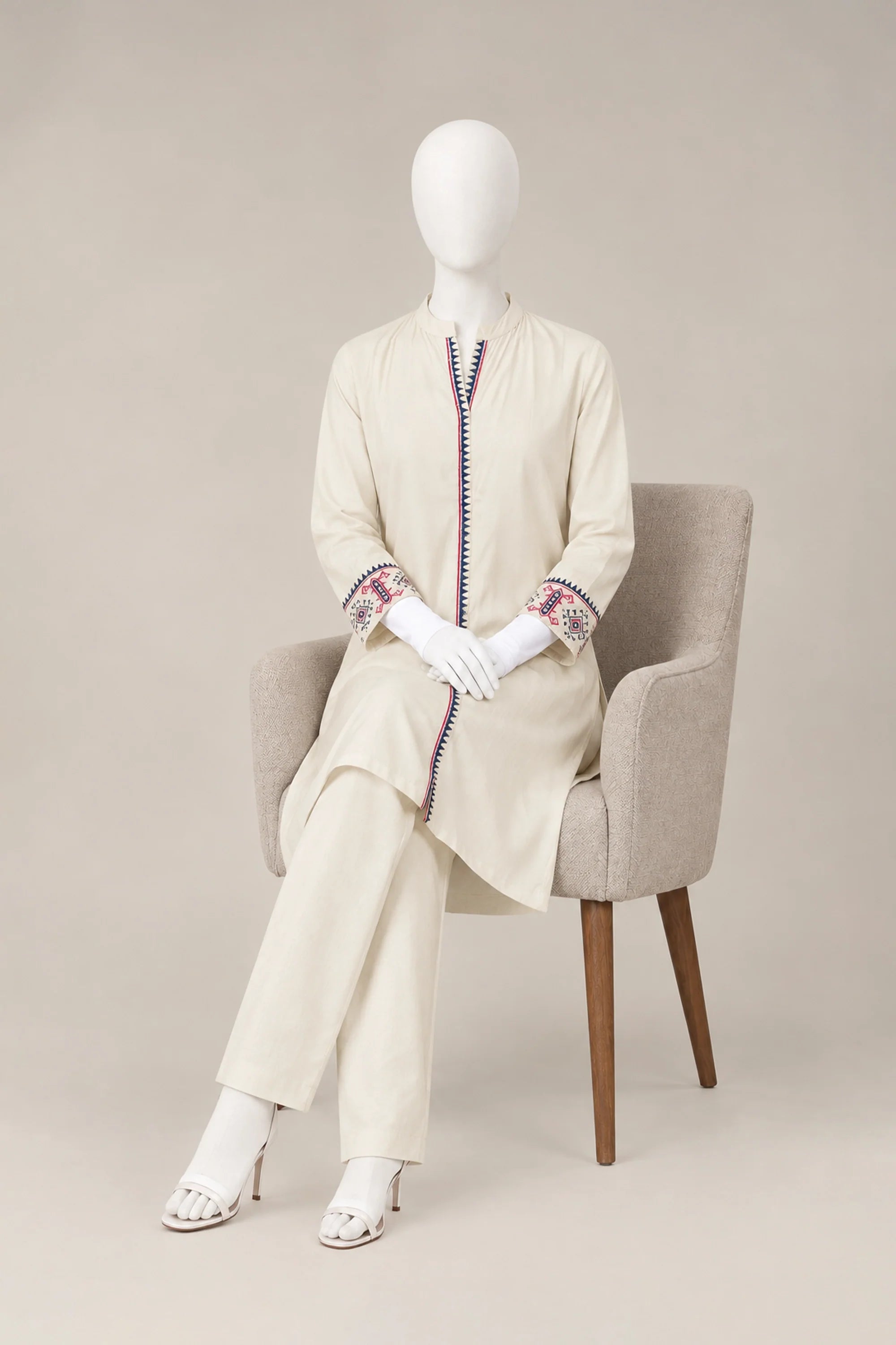 EMB JACQUARD SUIT